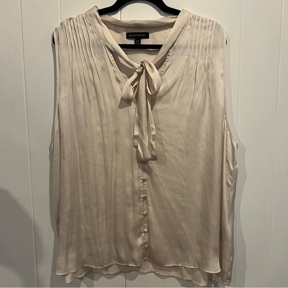 Banana Republic Cream Sleeveless Blouse